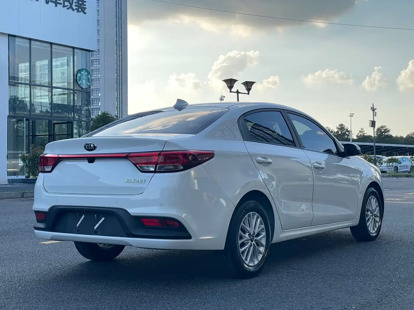 Kia K2 2017 2017 Sedan 1.4L AT GLS