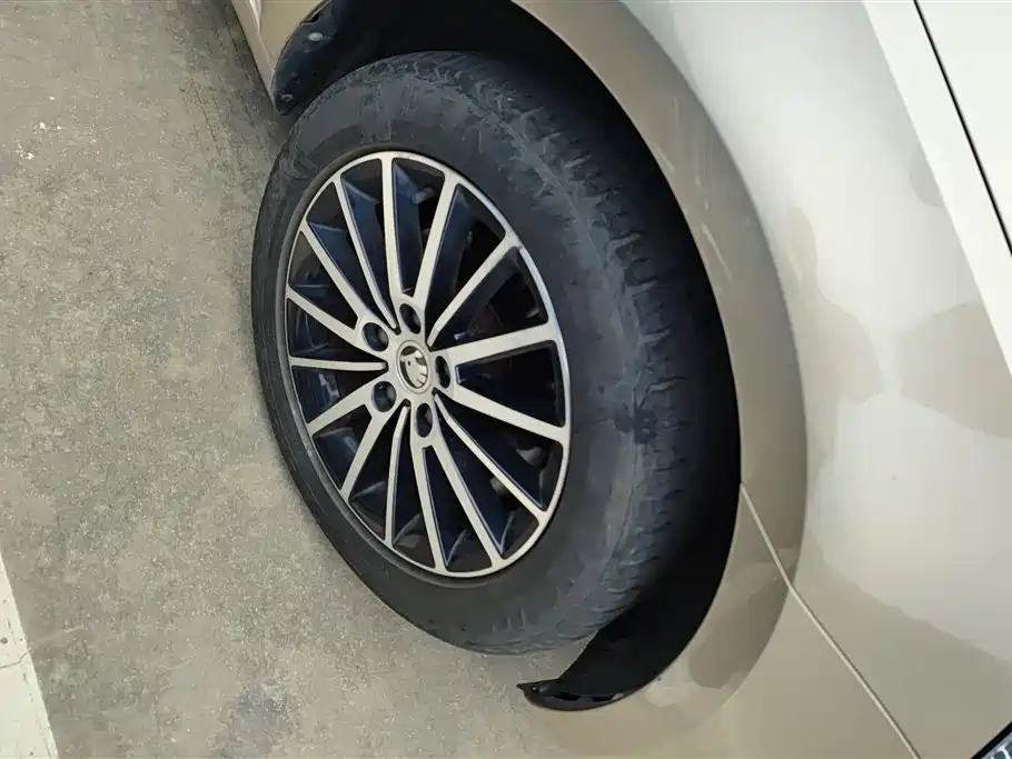 Škoda Octavia 2019 1.5L Automatic Luxury Edition фото 6