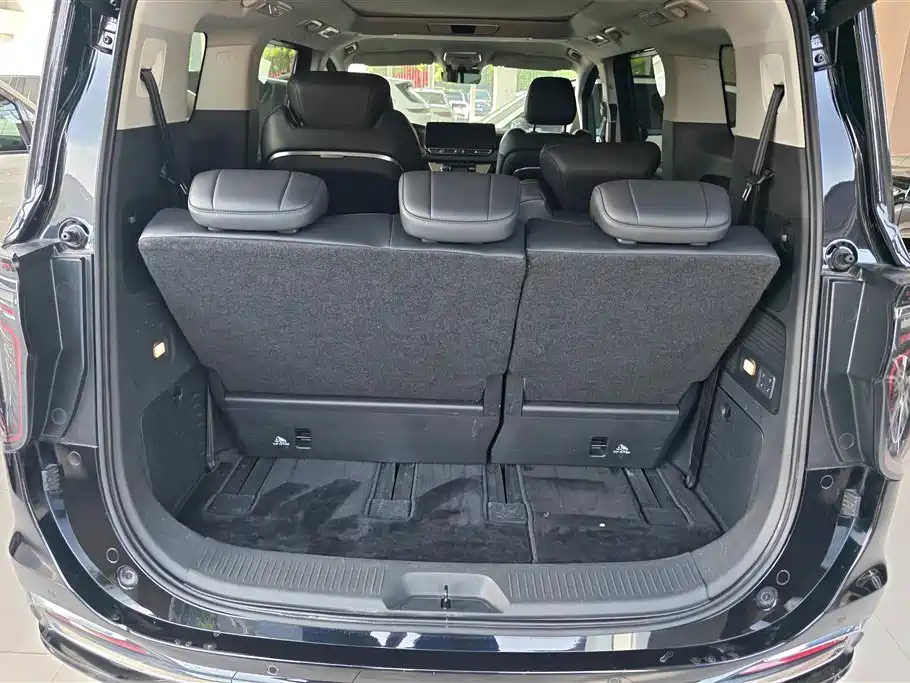 Hongqi HQ9 2023 2.0T Smart Connect Flag Rhyme Edition фото 4