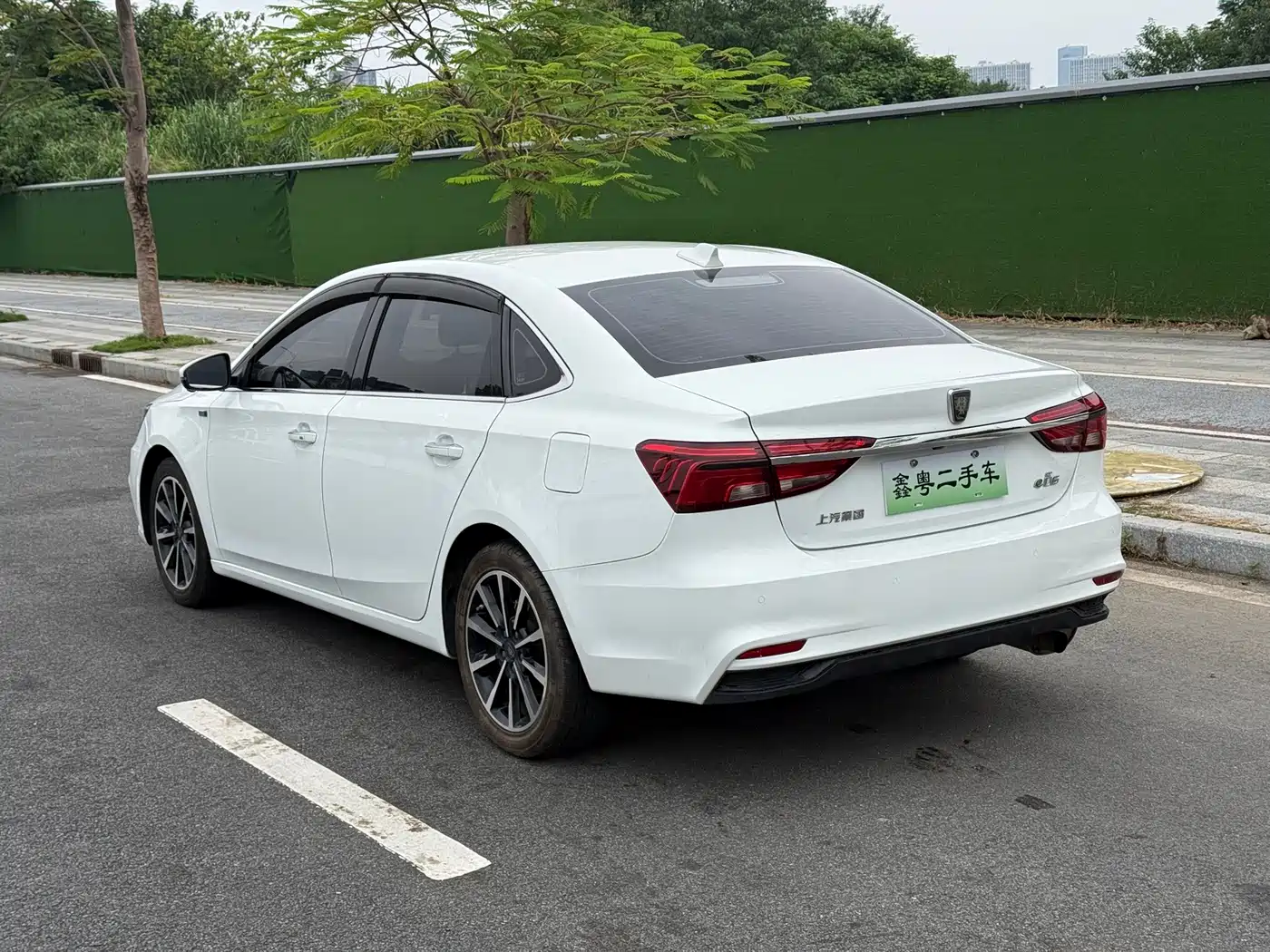 Roewe i6 New Energy 2017 2017 45T Hybrid Connected Smart Premium Edition