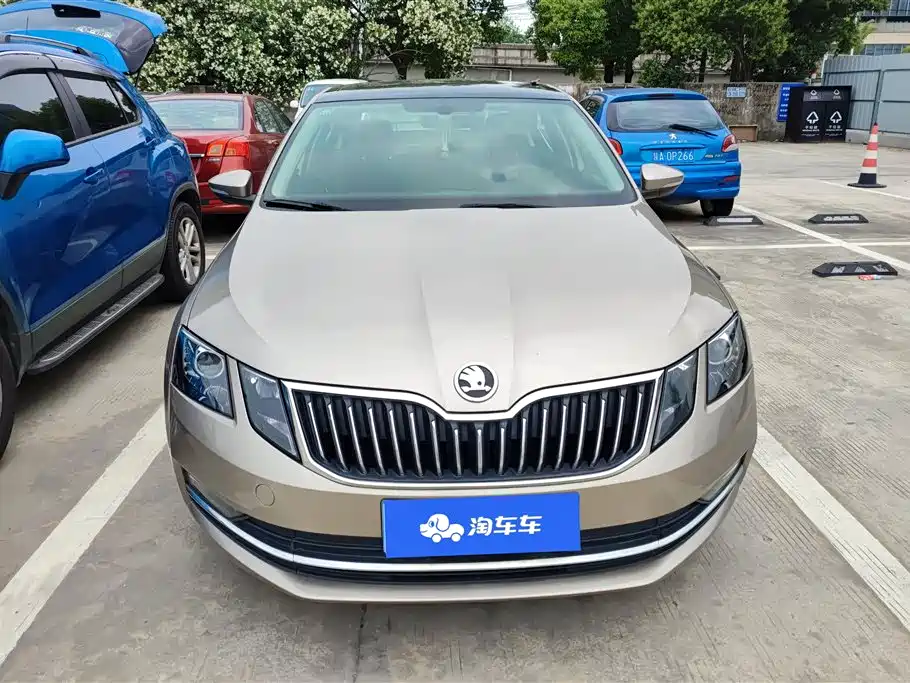 Škoda Octavia 2019 1.5L Automatic Luxury Edition фото 2