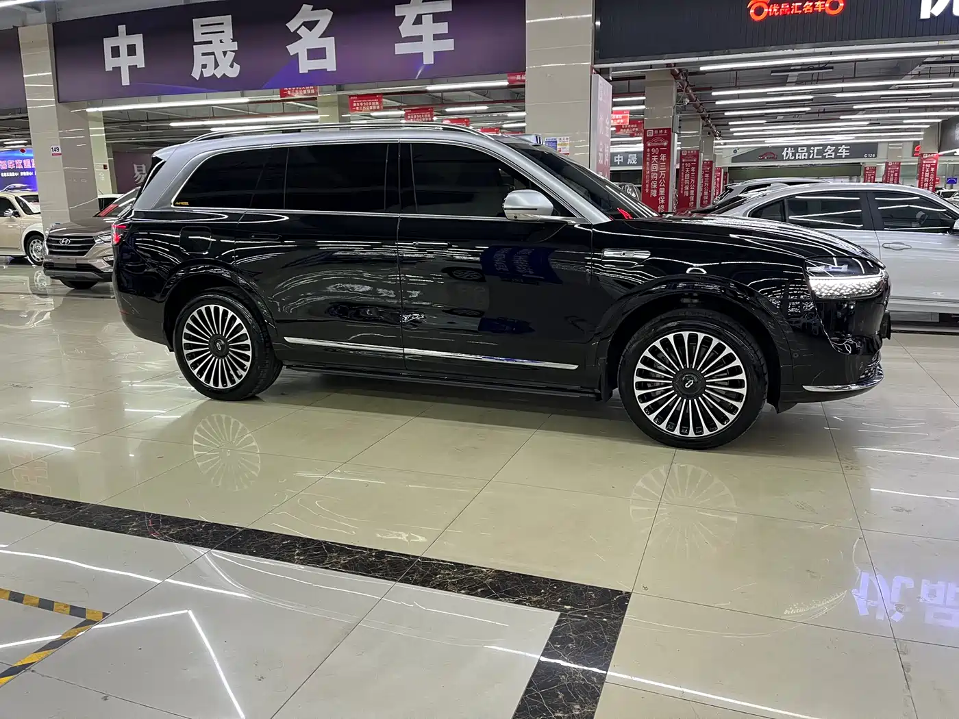 AITO Wenjie AITO M9 2024 Model Extended Range Ultra Edition 52kWh 5-Seater фото 25