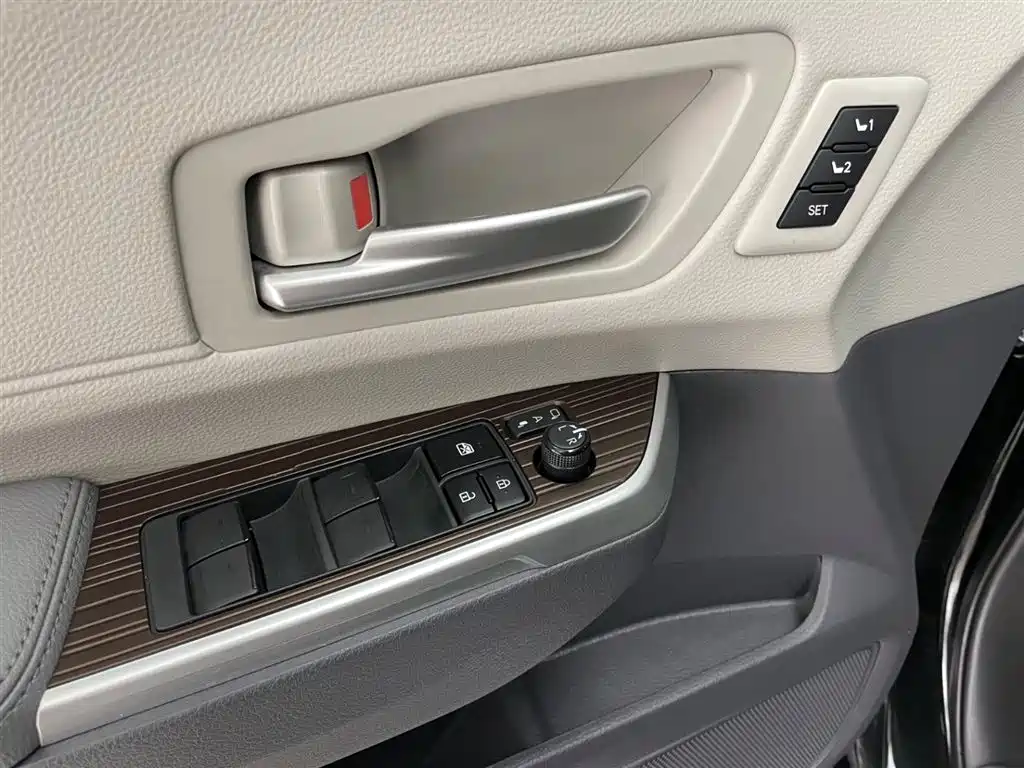 Toyota Granvia 2023 2.5L Hybrid Prestige PLUS Edition фото 10