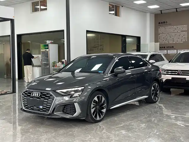 Audi A3 A3L Limousine 35 TFSI, Стиль Спорт