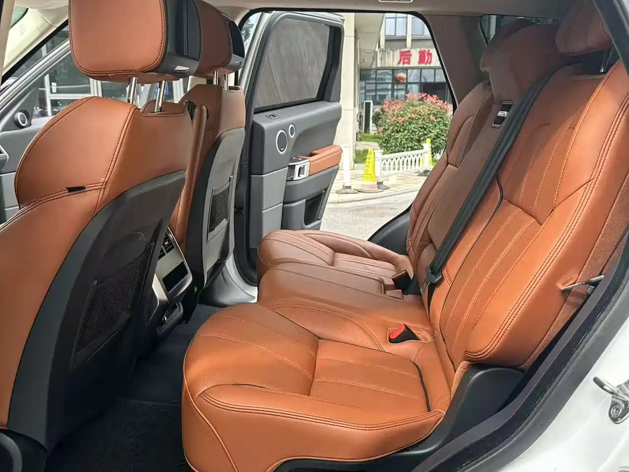 Photo 17 - Land Rover Range Rover Sport