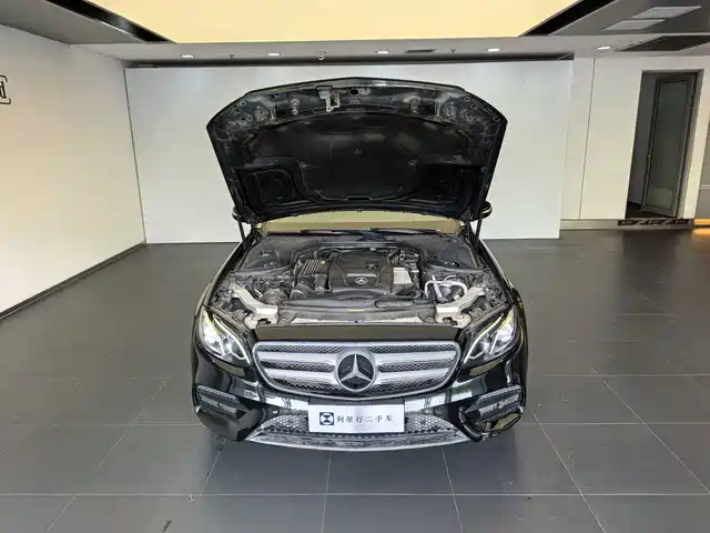 Mercedes-Benz E-Class 2019 E 200 L Sport — фото 4