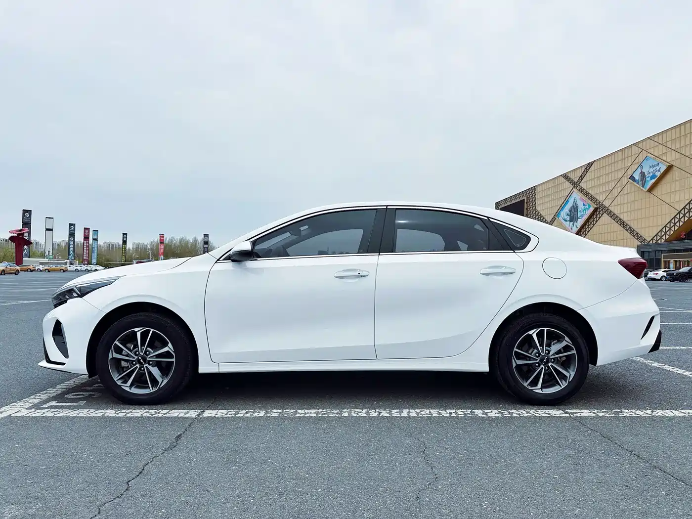 Kia K3 2023 Model 1.5L CVT Luxury Edition фото 4
