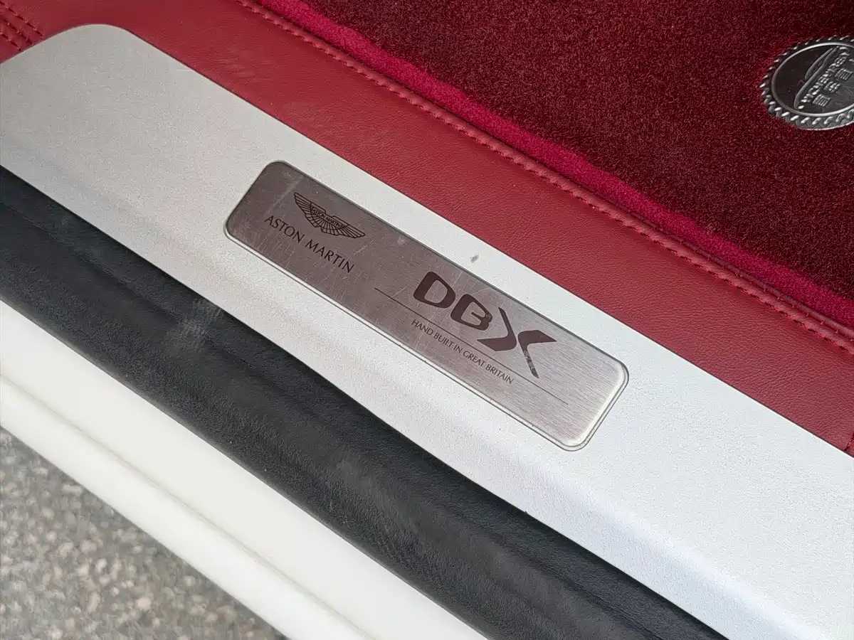 Aston Martin DBX 2025 2024 4.0T V8