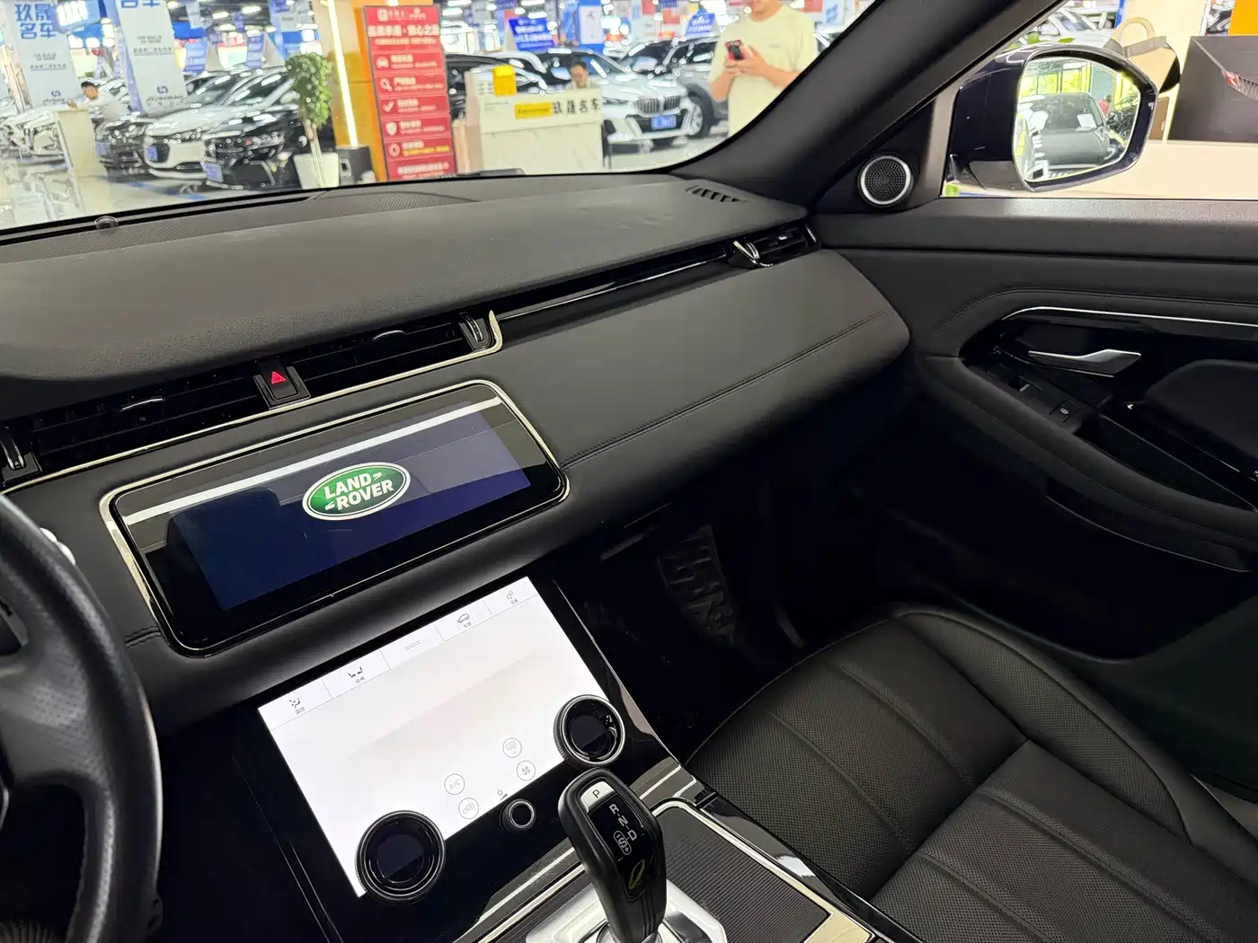 Land Rover Range Rover Evoque 2020 249PS R-DYNAMIC SE Sport Tech Edition фото 9