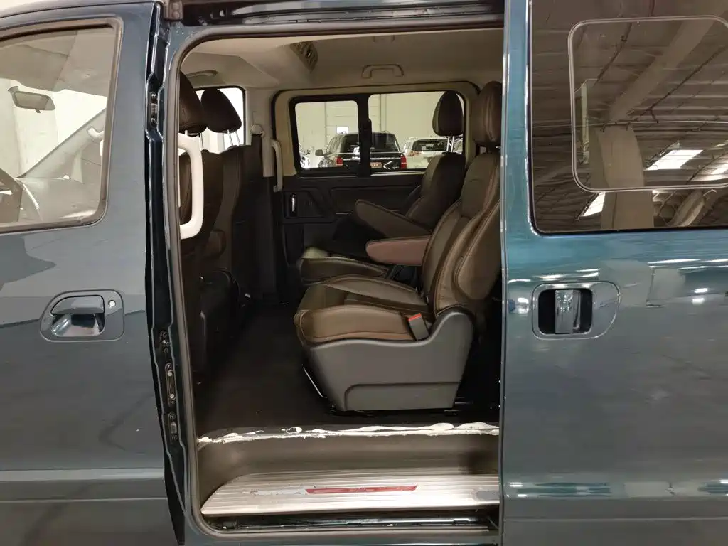 Dongfeng Fengxing Lingzhi PLUS 2022 2021 Wagon 2.0L Manual Luxury 7-Seater