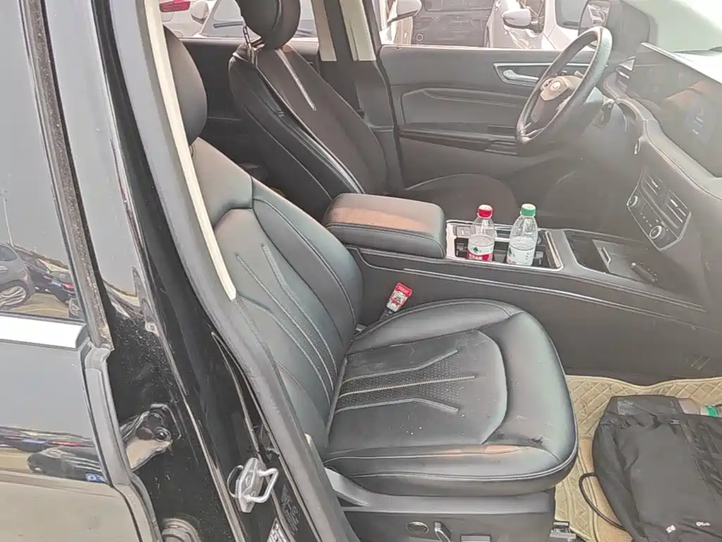 Фото 20 - Ford Edge