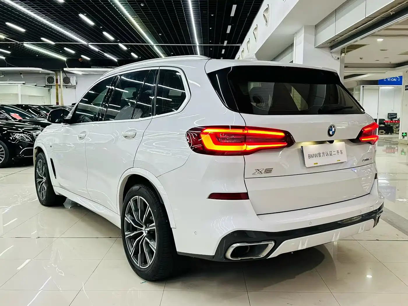 BMW X5 (Import) 2020 xDrive30i X Design Package фото 18