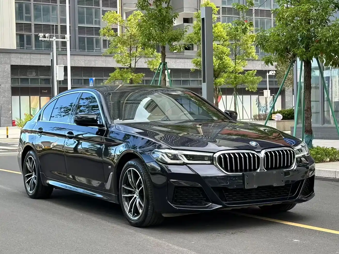 BMW 5 Series 2021 525Li M Sport Package фото 3