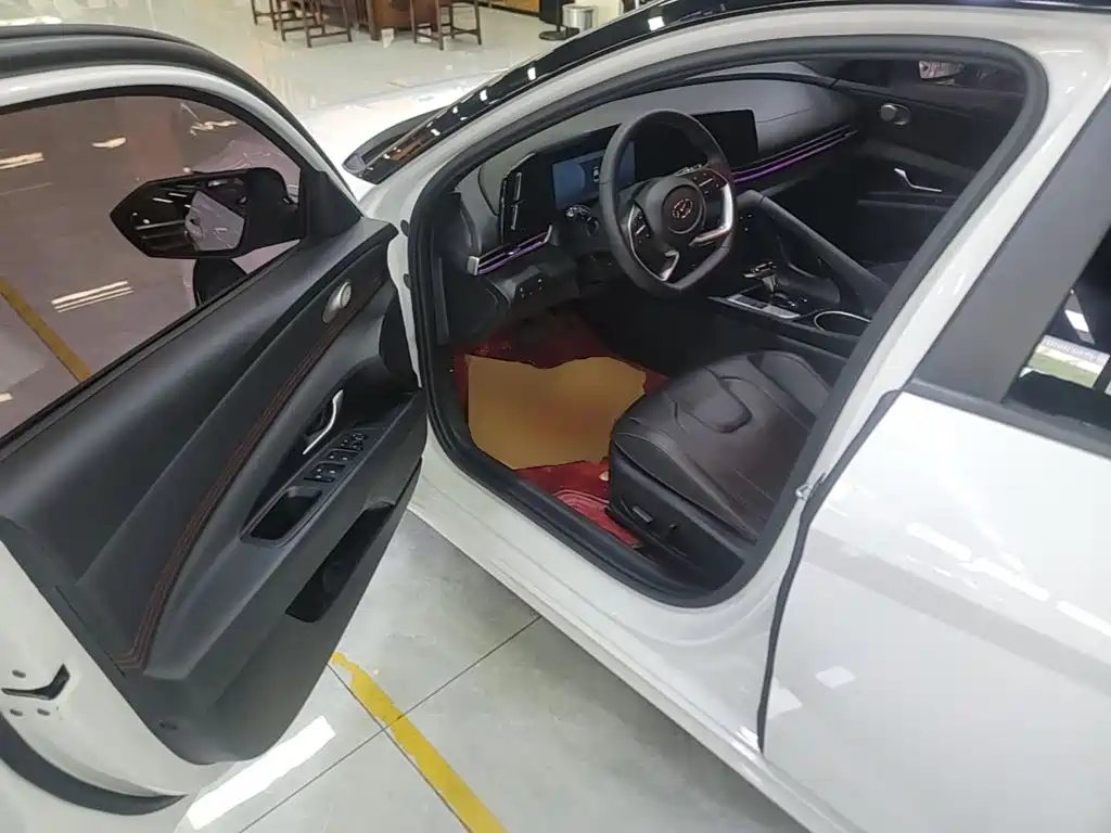 Photo 16 - Hyundai Elantra