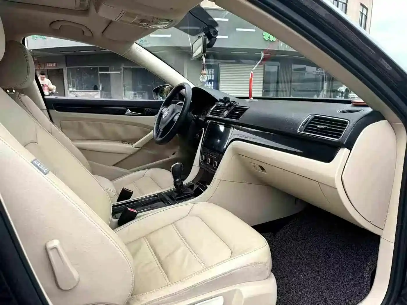Volkswagen Passat 2011 1.8TSI DSG Honor Edition фото 6