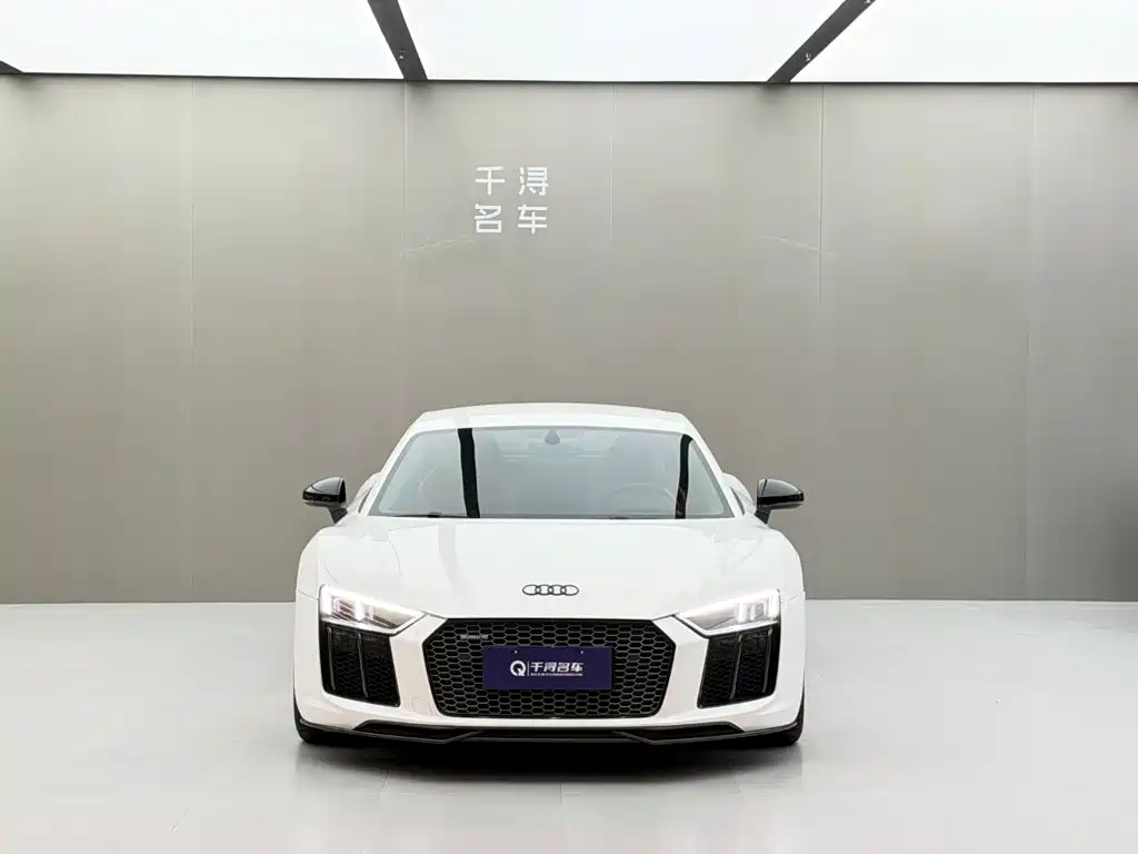 صورة 2 - Audi R8