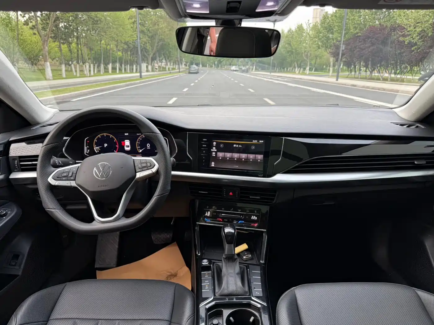 Volkswagen Passat 2025 Outstanding 380TSI Starlight Dragon Soaring Edition фото 6