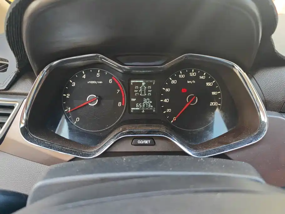 Baojun 310W 2018 2017 1.5L Manual Fashion China VI