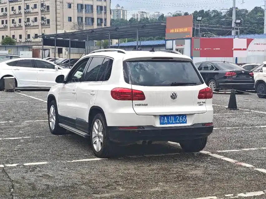 Photo 9 - Volkswagen Tiguan