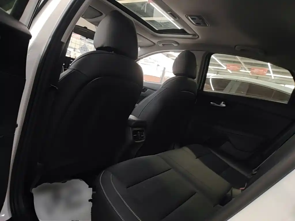 Photo 17 - Kia K3