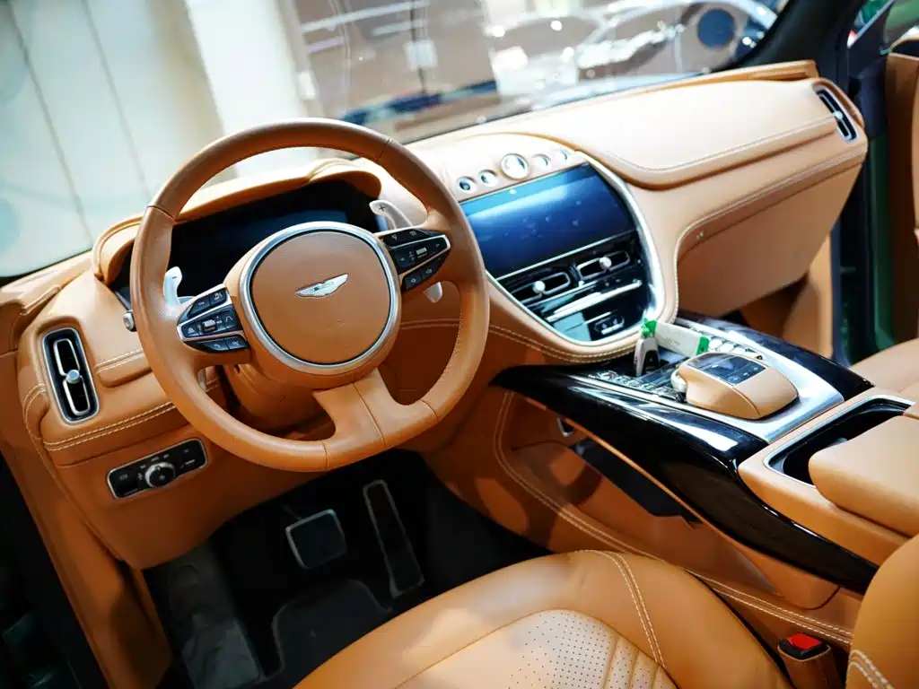 Photo 40 - Aston Martin DBX