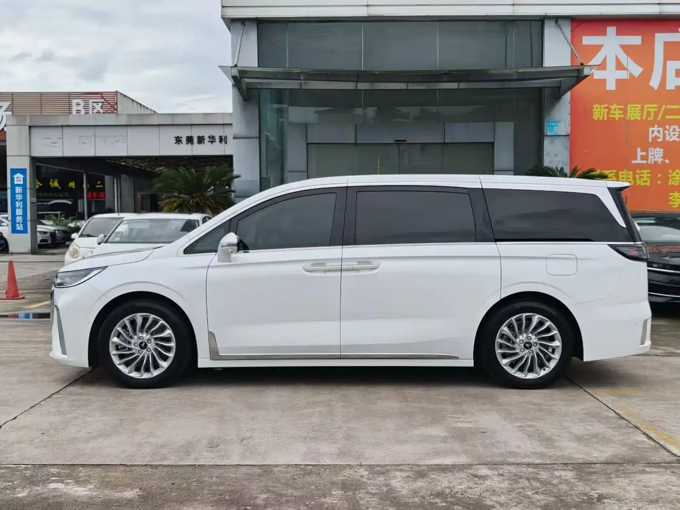 Voyah Auto Voyah Dreamer 2024 PHEV Extended Range Premium Edition фото 4