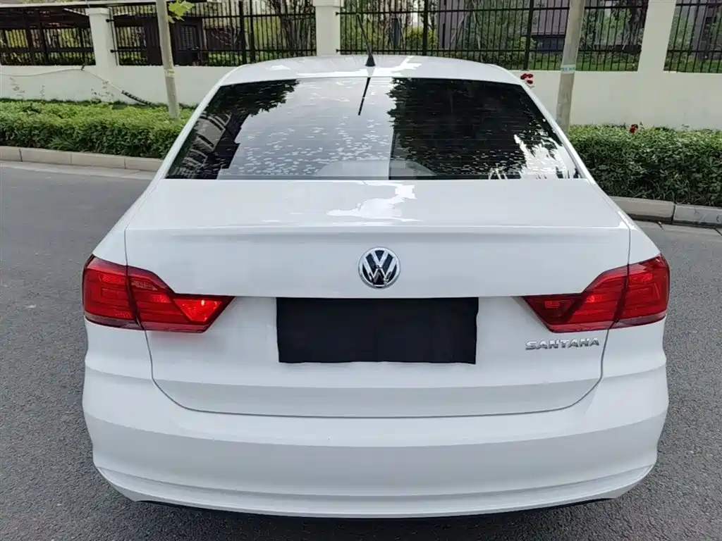 VOLKSWAGEN SANTANA