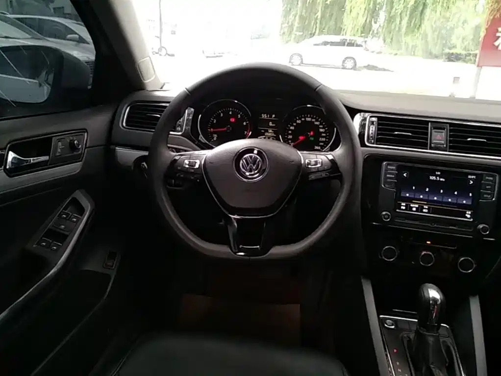 Volkswagen Sagitar 2018 1.6L Automatic Comfort фото 11