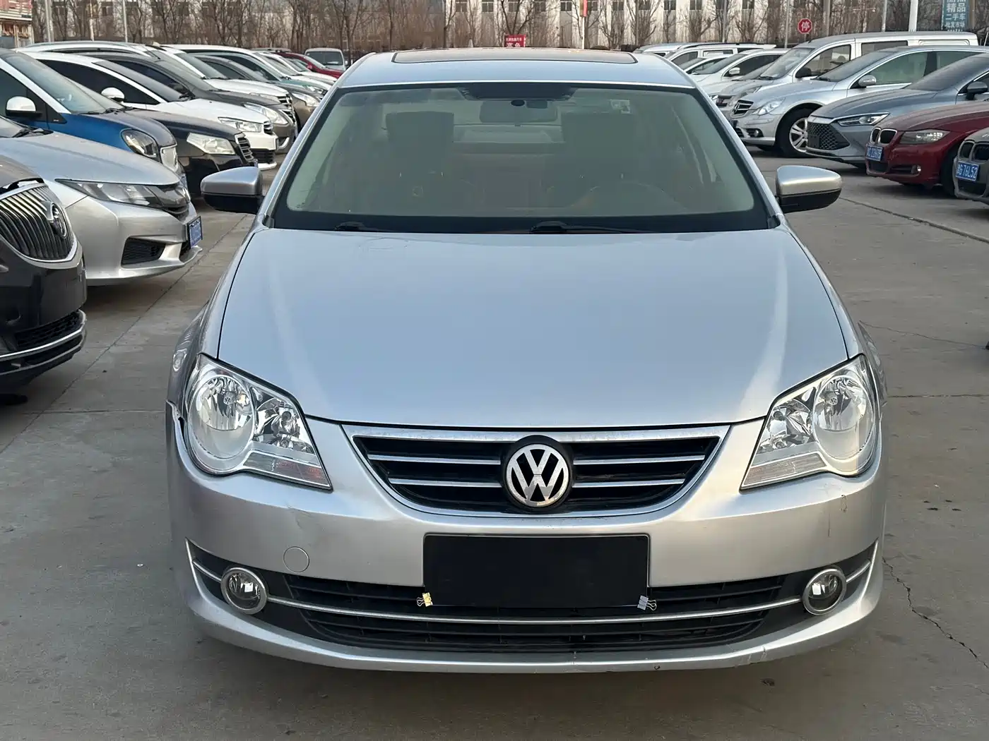 Volkswagen Bora 2011 1.6L Automatic Luxury фото 2