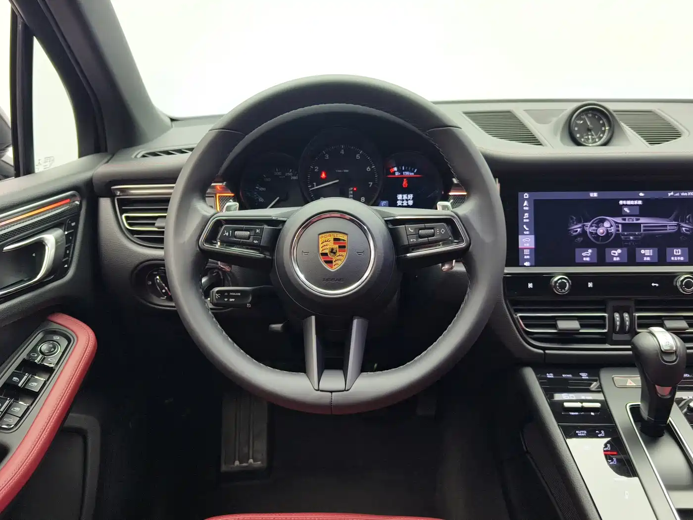 PORSCHE MACAN
