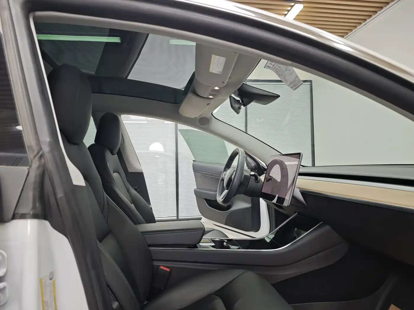 Фото 47 - Tesla Model 3