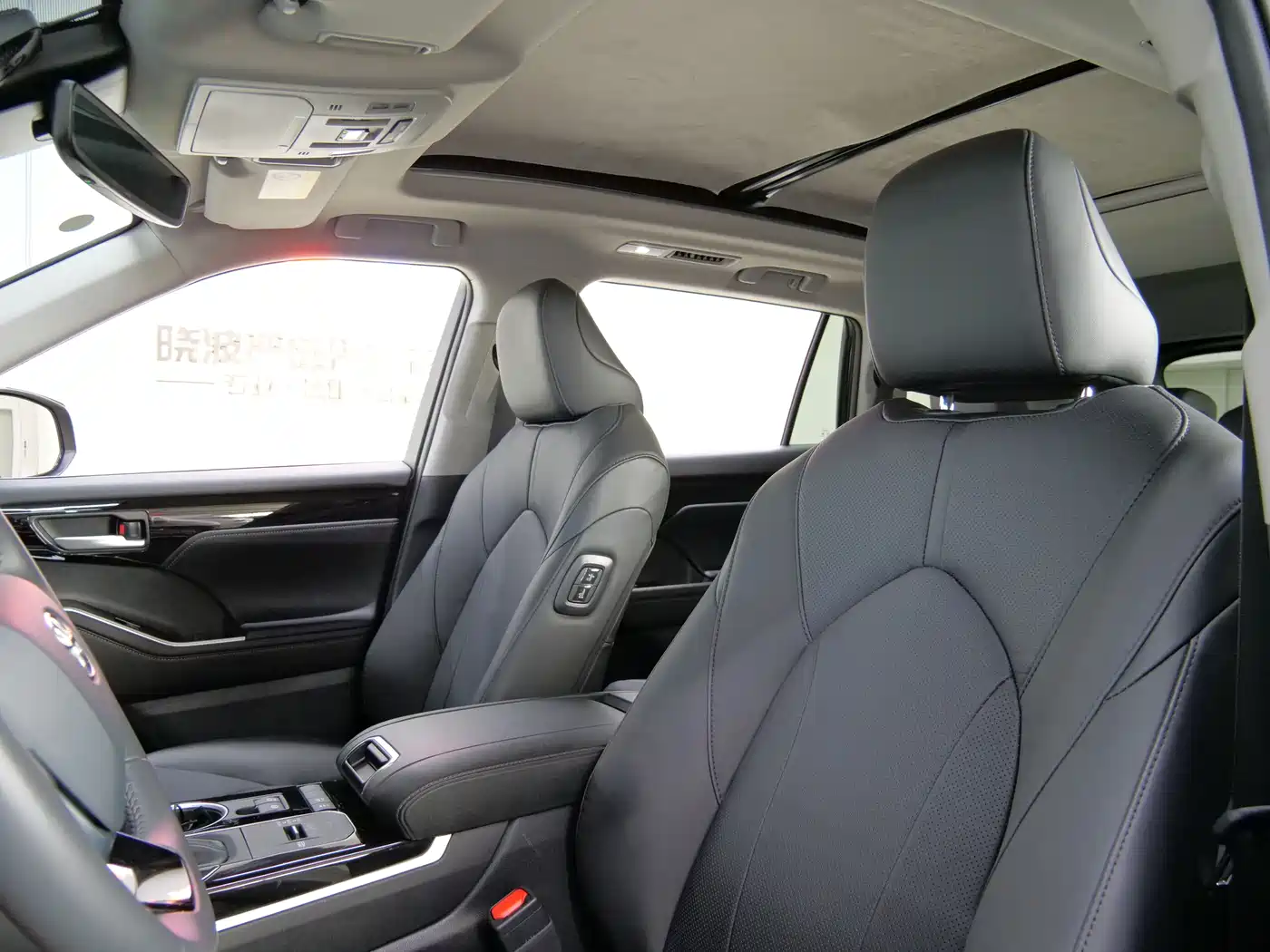 Toyota Highlander 2026 2.5L Smart Hybrid 2WD Luxury 7-Seater фото 10