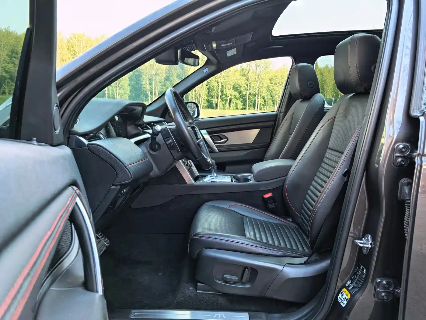 Land Rover Discovery Sport 2022 249PS Metropolis Edition 5-Seater фото 9