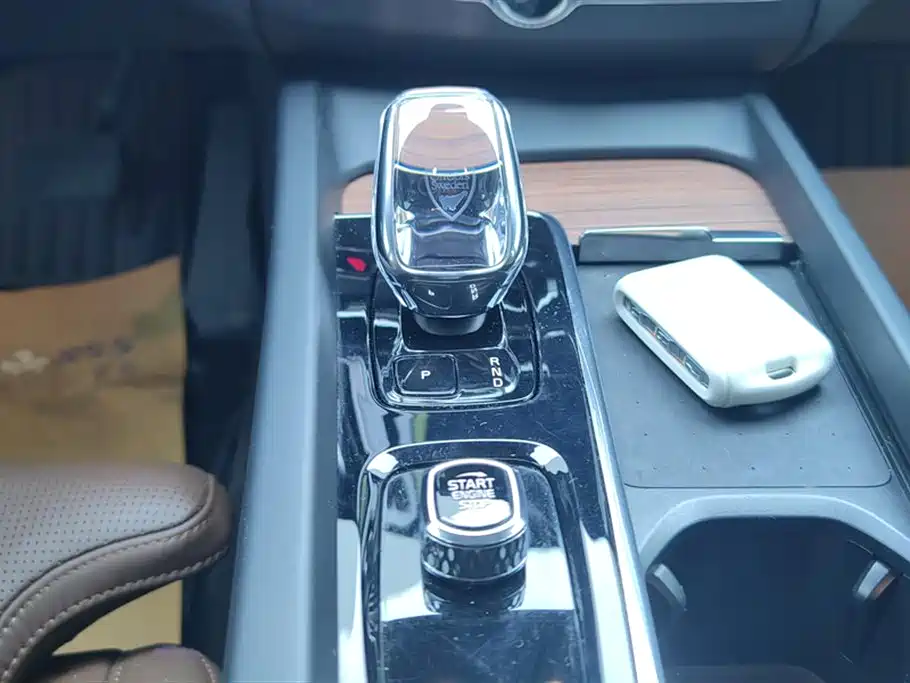 VOLVO XC60 PLUG IN HYBRID