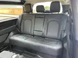 Photo 18 - Land Rover Defender