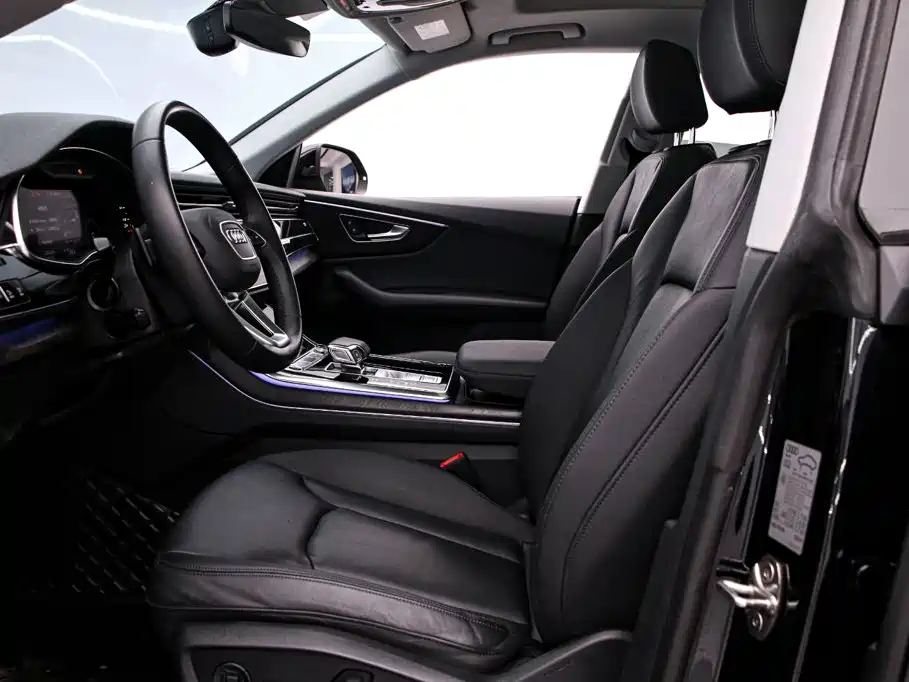 Photo 13 - Audi Q8