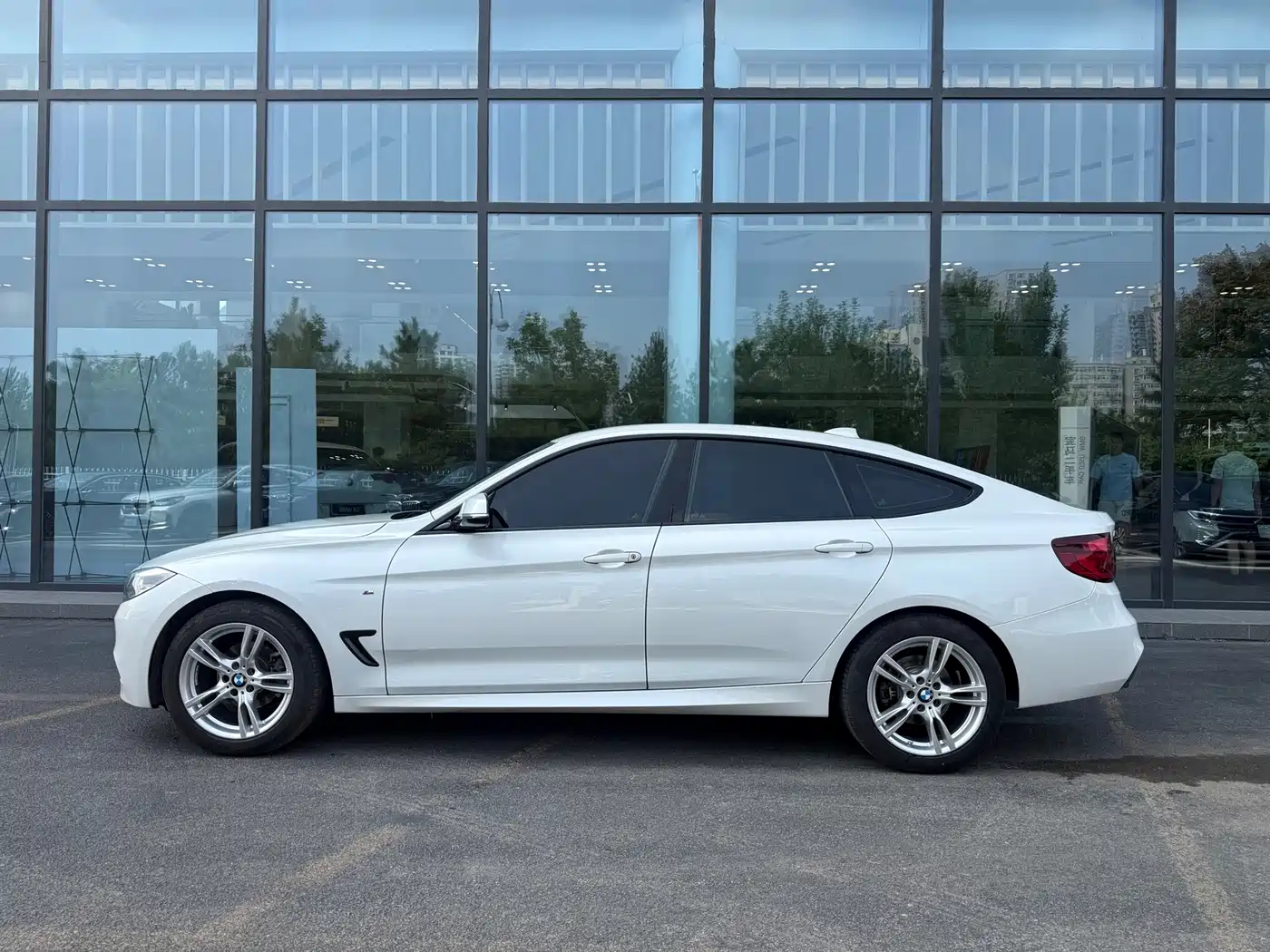 BMW 3 Series GT 2021 2020 320i M Sport Package