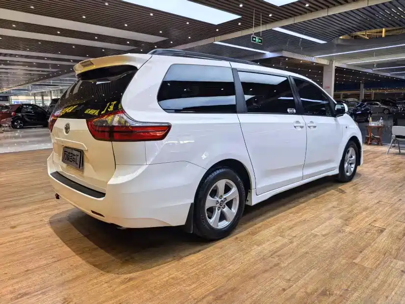 صورة 23 - Toyota Sienna