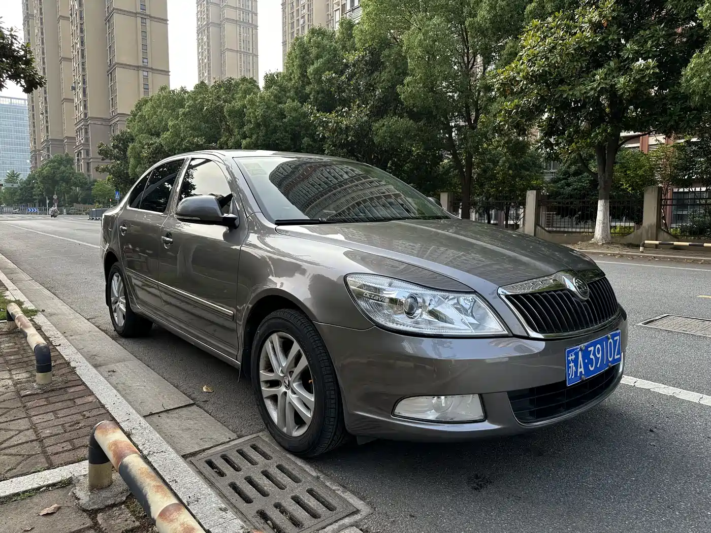 Škoda Octavia 2014 1.6L Auto Yijun Edition фото 3