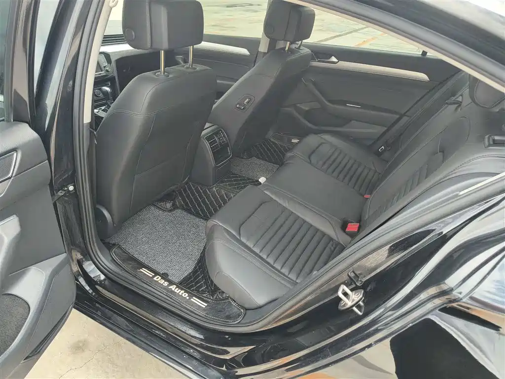 Volkswagen Magotan 2017 330TSI DSG Leading фото 10