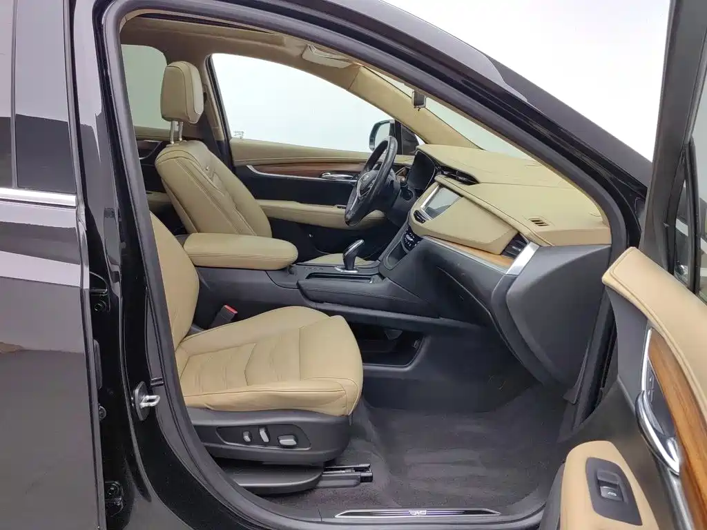 صورة 23 - Cadillac XT5