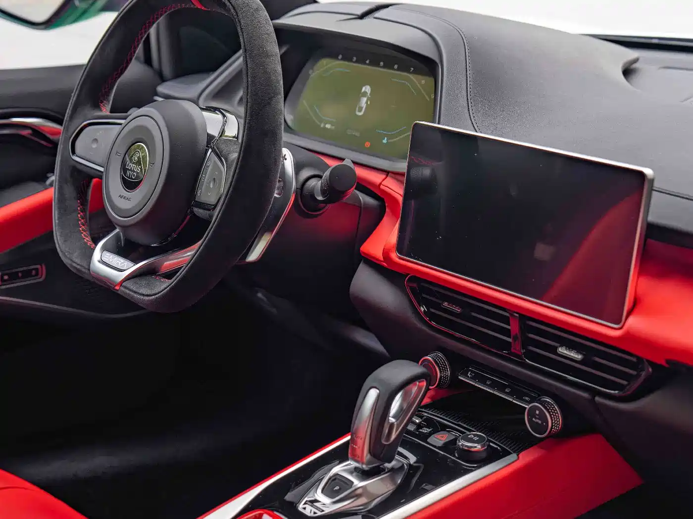 Lotus Cars EMIRA 2021 2.0T DCT First Edition фото 17