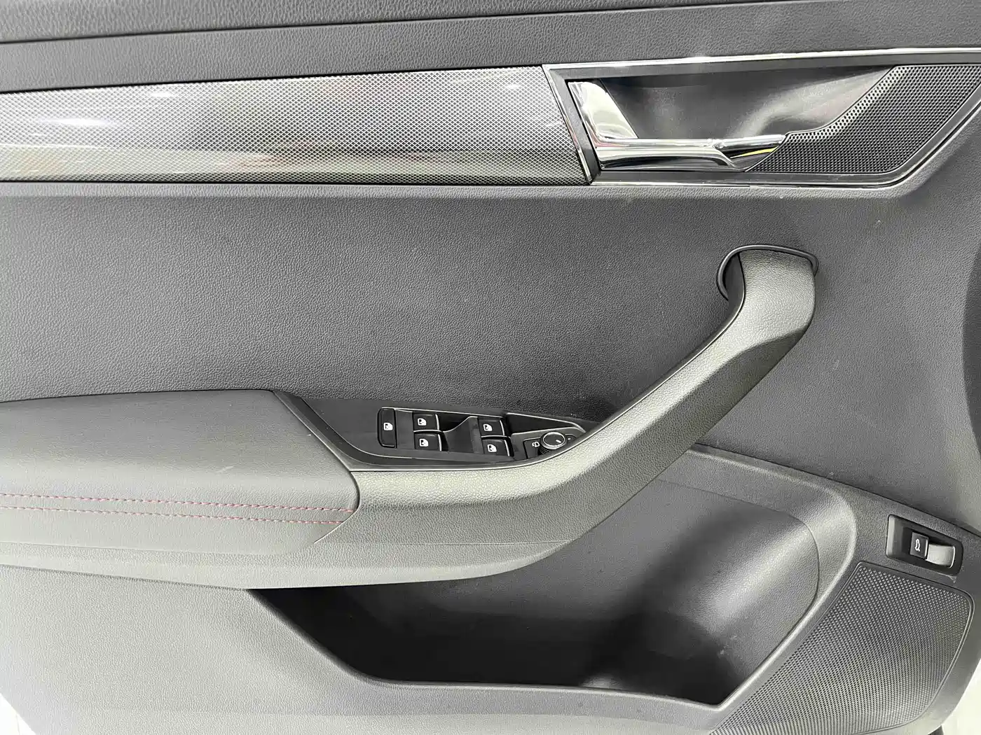 Škoda Karoq 2022 Facelift TSI280 Luxury Edition фото 8
