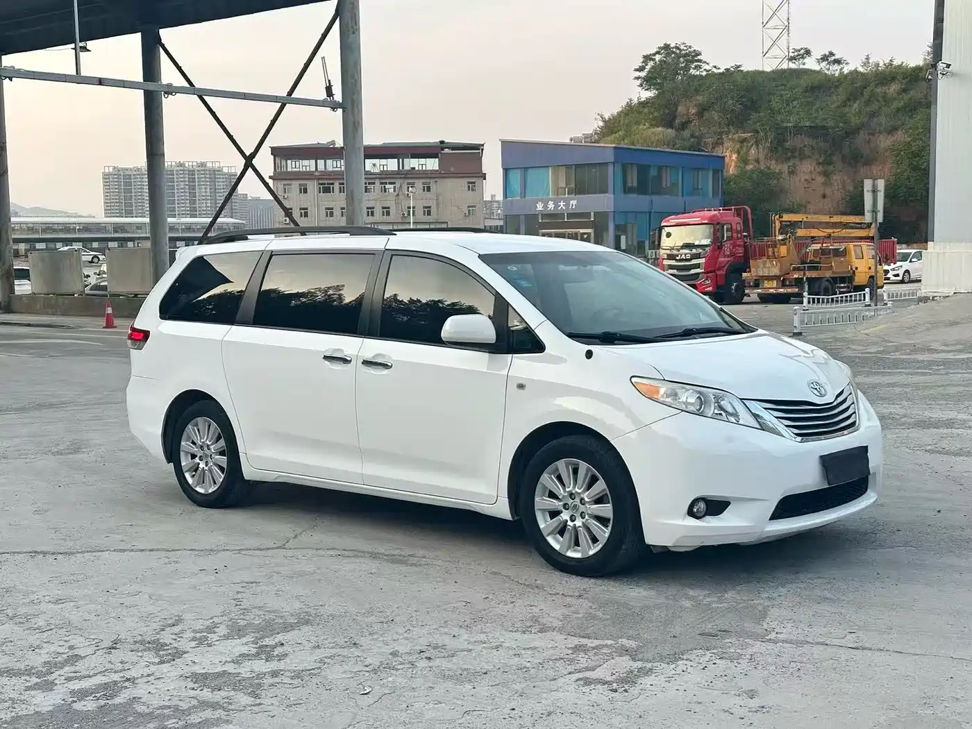 Toyota Sienna 2015 3.5L 2WD LE фото 3