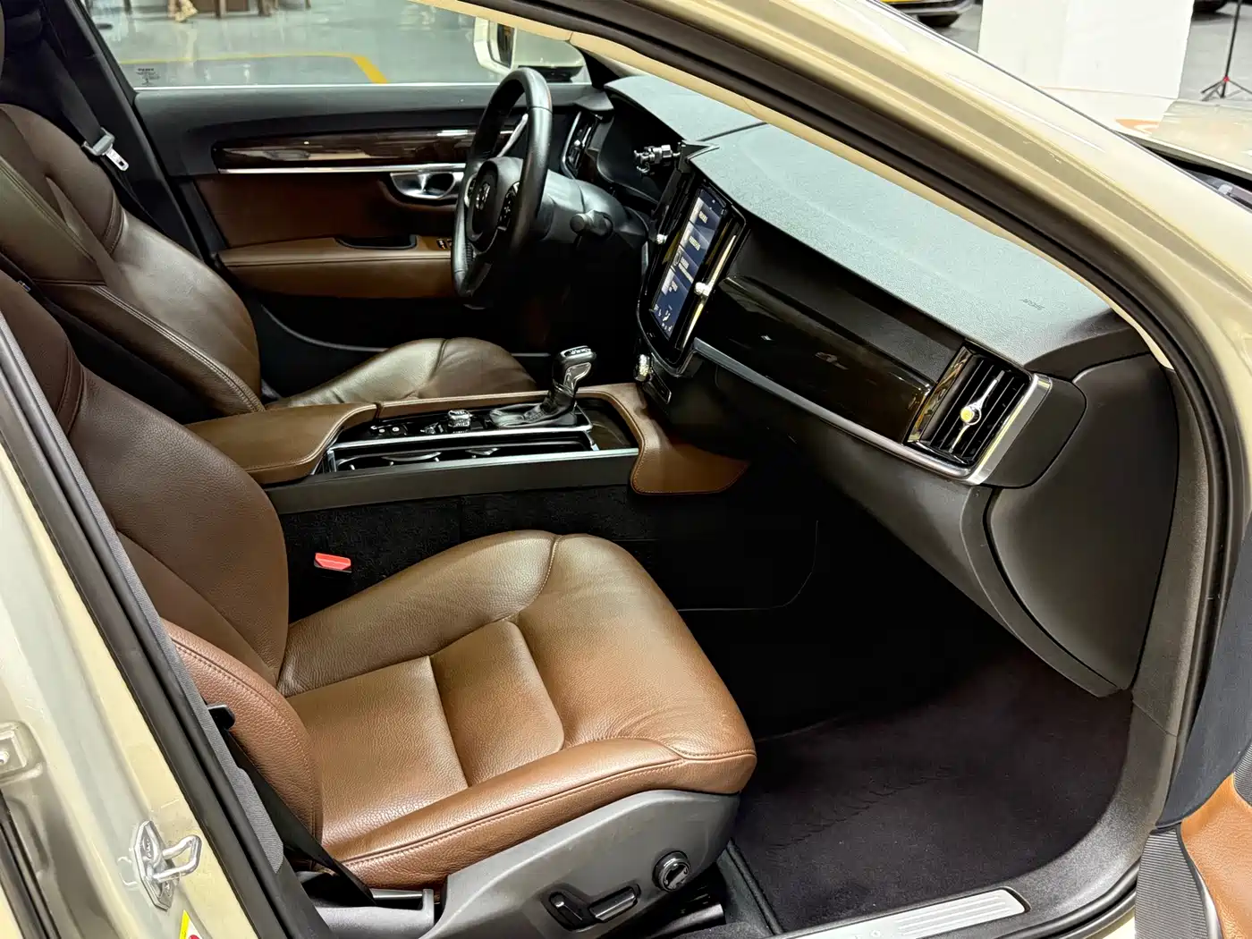 Фото 12 - Volvo S90