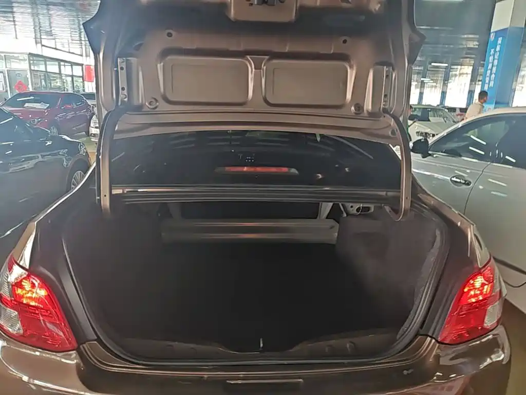 Peugeot 301 2015 2014 1.6L Automatic Comfort Edition