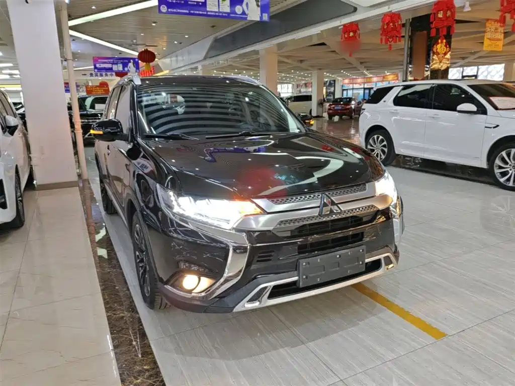 MITSUBISHI OUTLANDER