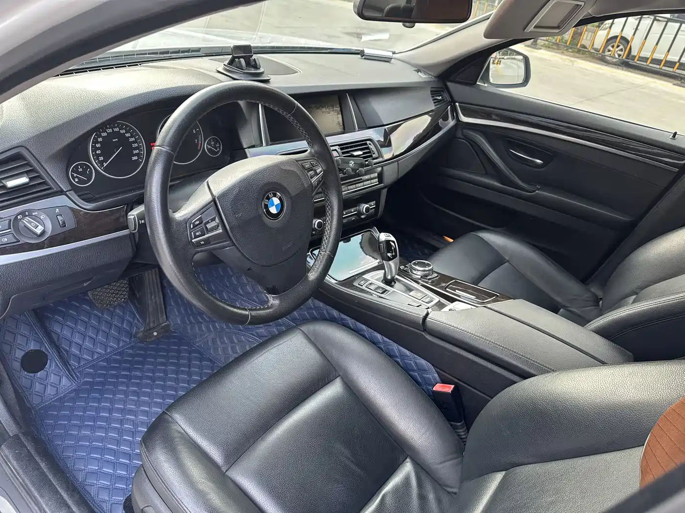 BMW 5 Series 2014 530Li Leading фото 4