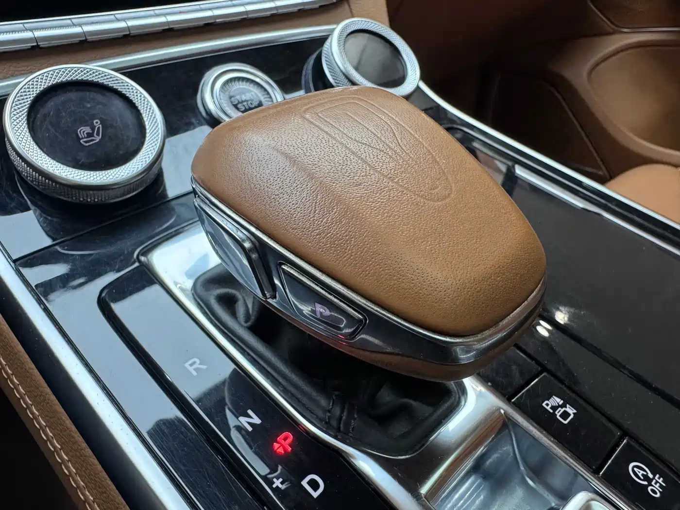 Hongqi H9 2020 2.0T Smart Connection Qi Chang Edition фото 24
