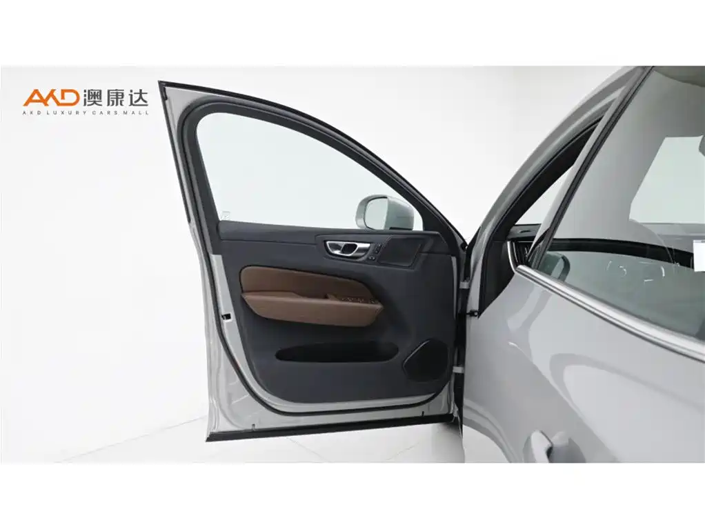 Фото 10 - Volvo XC60